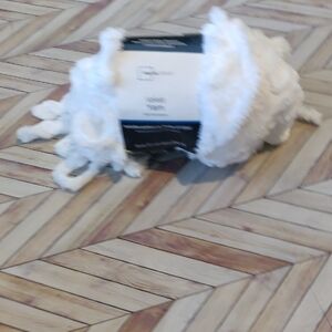 Mainstays White Velvet Yarn